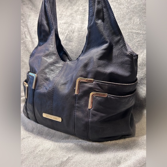 Michael Kors Beverly Hobo - Picture 3 of 11